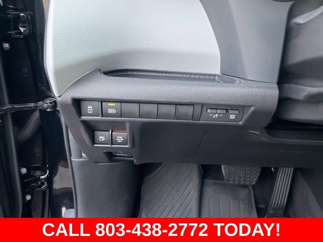 Used 2025 Toyota Sienna XLE image 29