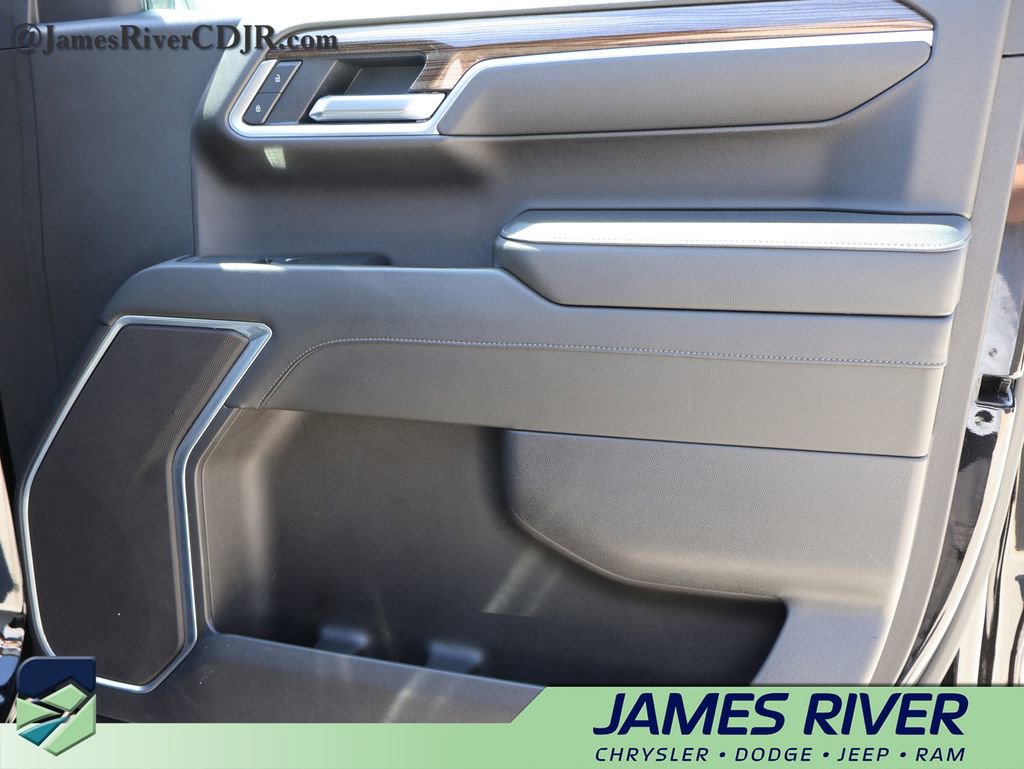 Used 2025 Chevrolet Silverado 1500 LT image 8