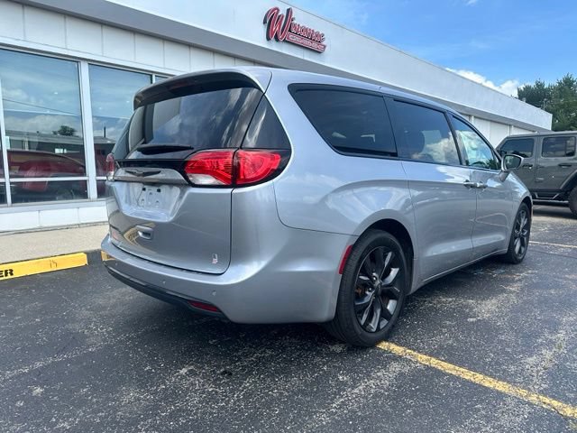 Used 2018 Chrysler Pacifica Touring Plus w/ S Appearance Package FWD image 7
