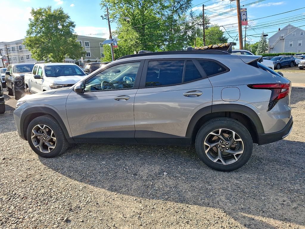 Used 2024 Chevrolet Trax LT FWD image 4