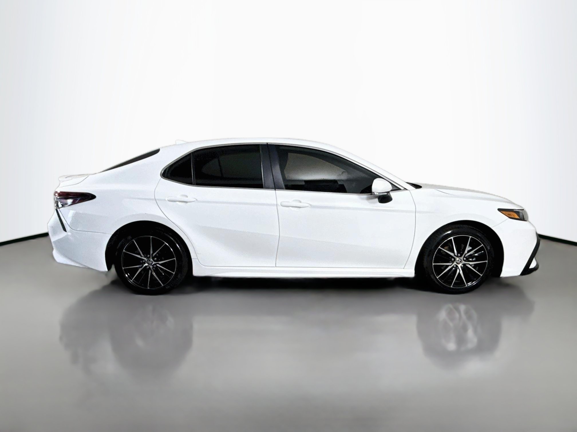 Used 2023 Toyota Camry SE FWD image 11