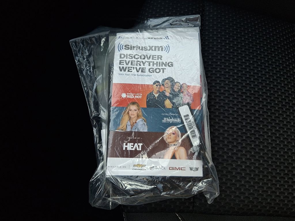 Certified 2023 GMC Acadia SLE w/ Driver Convenience Package image 25