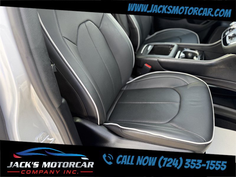 Used 2026 Chrysler Pacifica Limited FWD image 37