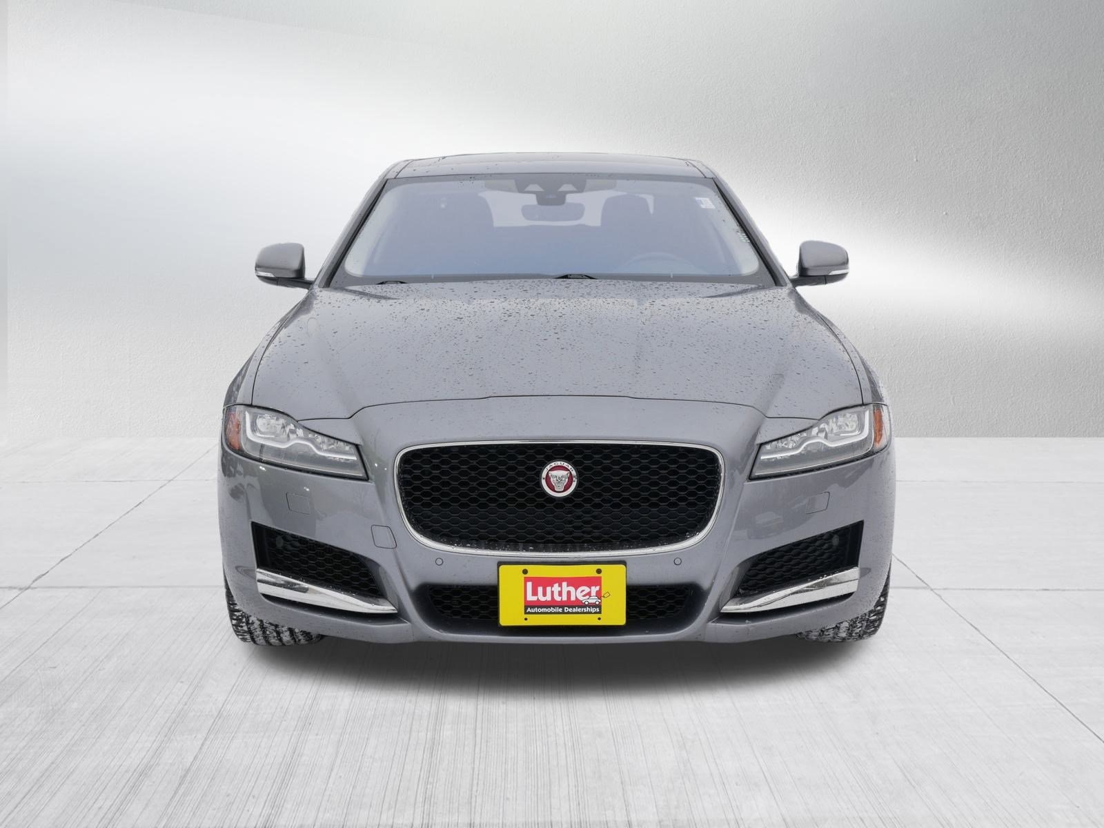 Used 2020 Jaguar XF Prestige image 2