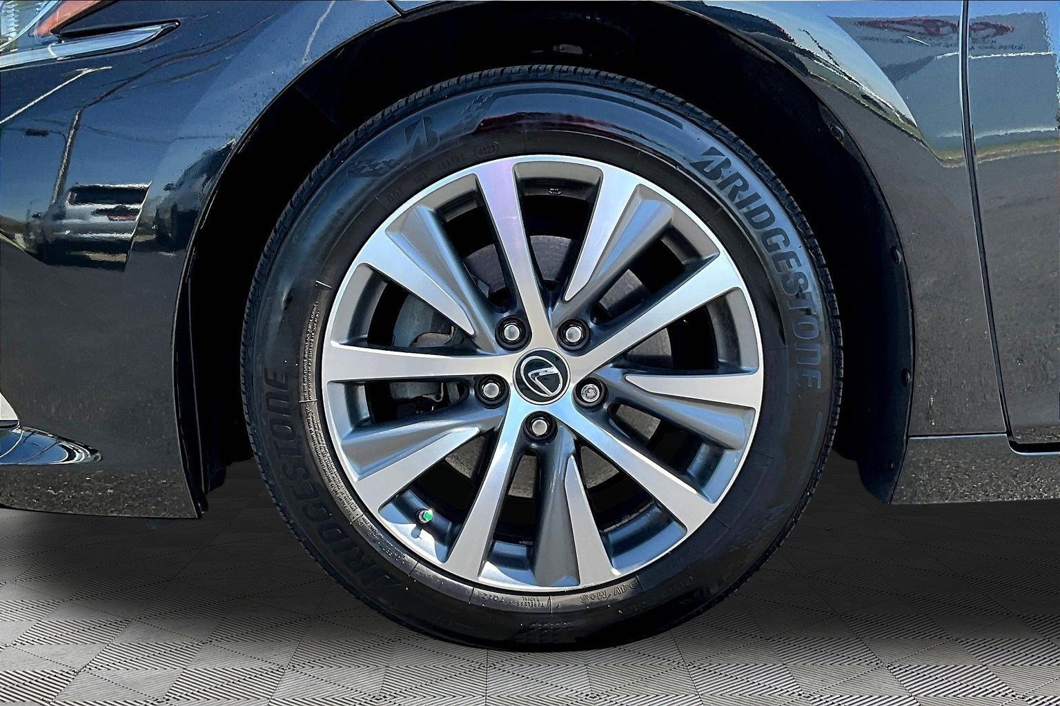 Used 2021 Lexus ES 300h w/ Premium Package image 34