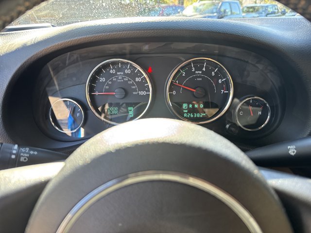 Used 2015 Jeep Wrangler Unlimited Sahara w/ Connectivity Group AWD/4WD image 29
