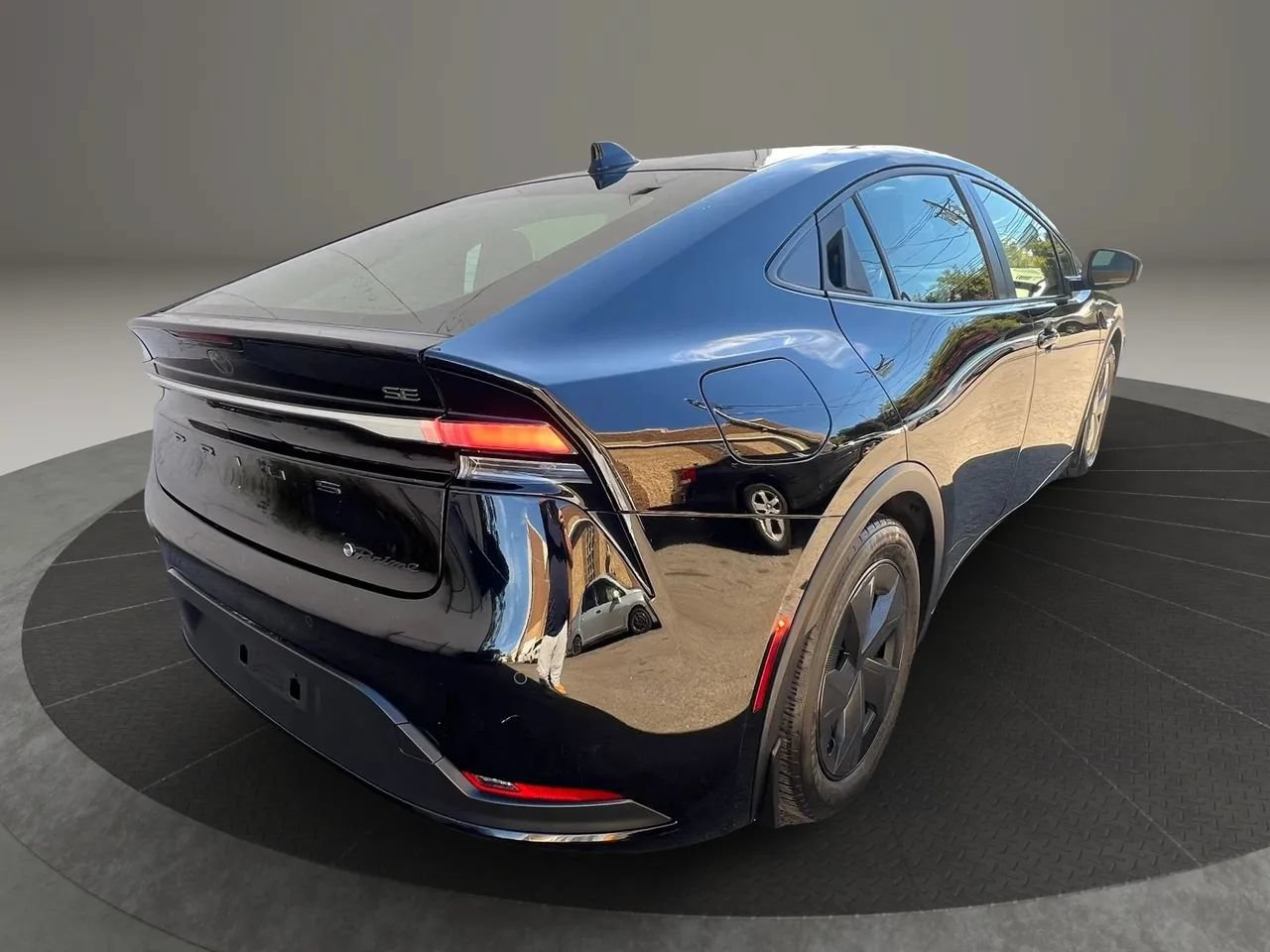 Used 2023 Toyota Prius Prime FWD image 5
