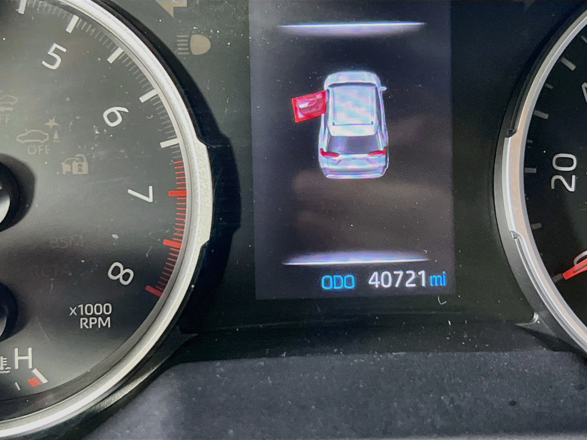 Used 2021 Toyota RAV4 LE AWD/4WD image 12
