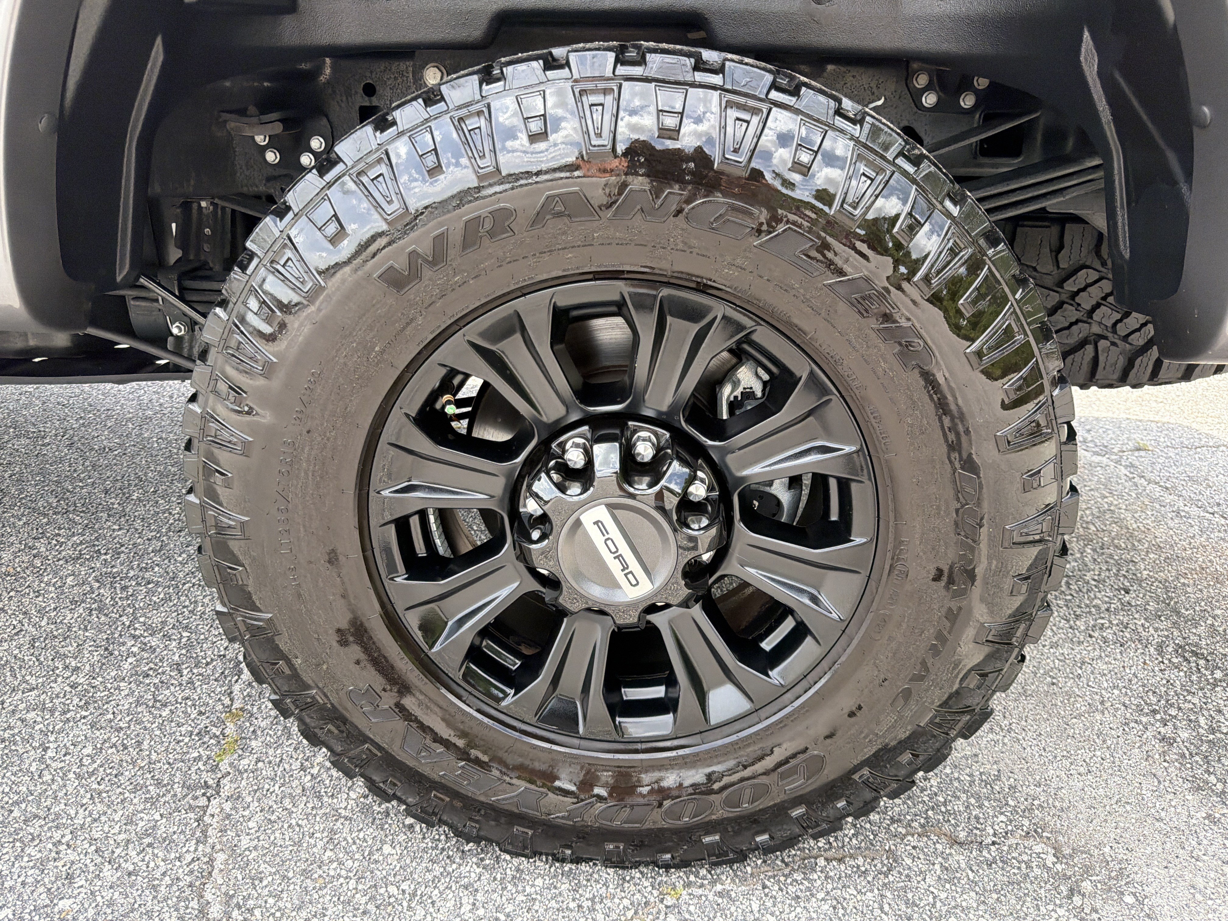 Used 2022 Ford F350 Platinum w/ Tremor Off-Road Package AWD/4WD image 20