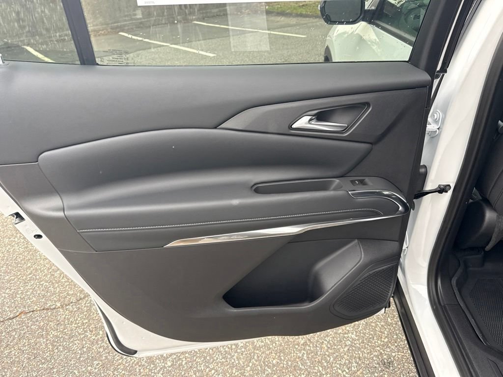 New 2026 Chevrolet Traverse LT w/ LPO, Floor Liner Package AWD/4WD image 13