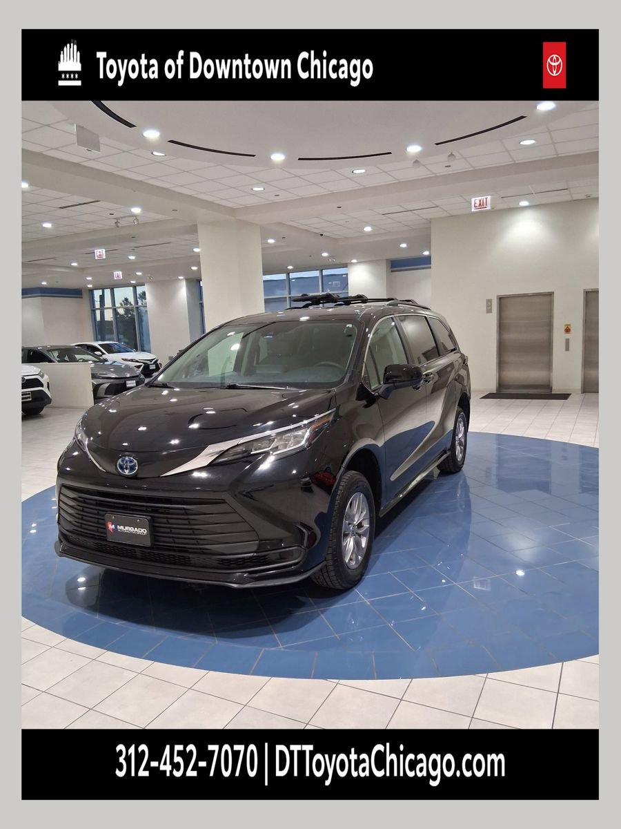 Used 2022 Toyota Sienna LE image 1