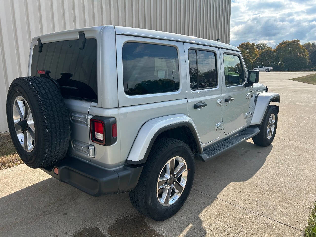 Used 2022 Jeep Wrangler Unlimited Sahara w/ Cold Weather Group image 4