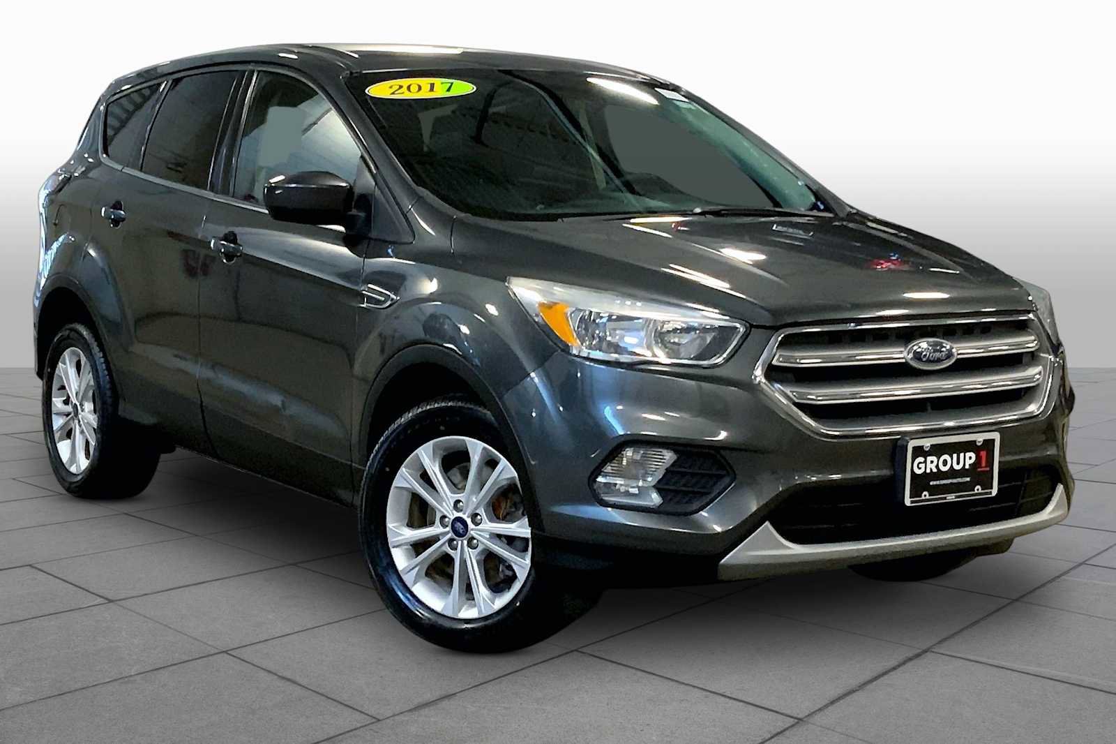 Used 2017 Ford Escape SE image 3