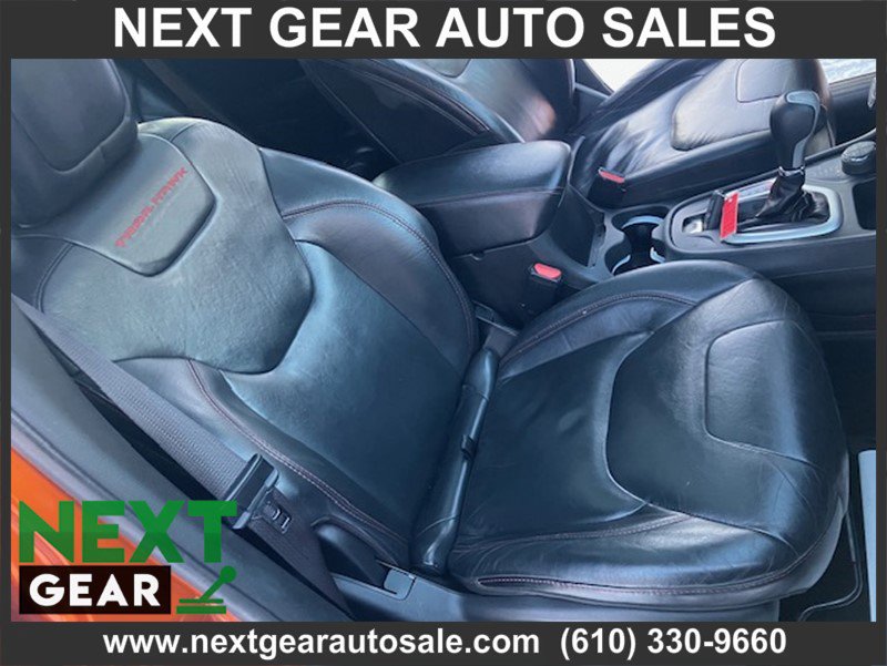 Used 2015 Jeep Cherokee Trailhawk w/ Comfort/Convenience Group image 13