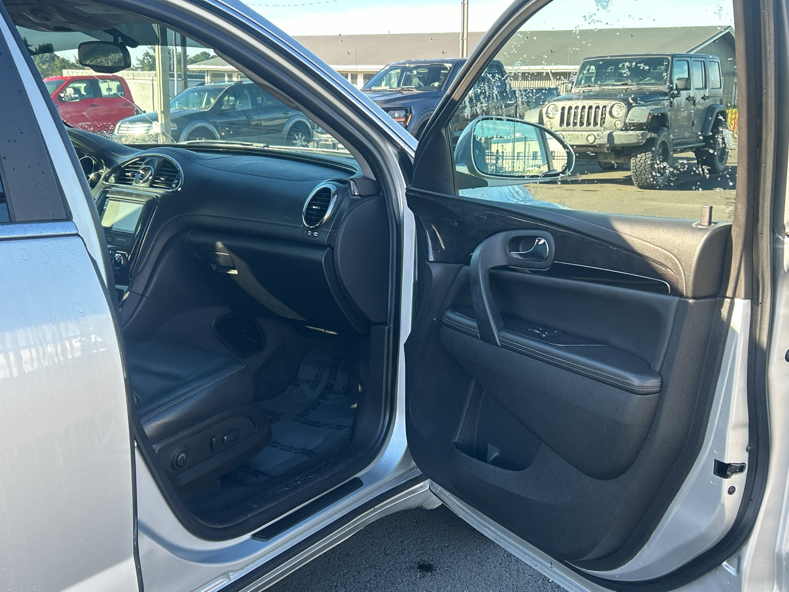 Used 2016 Buick Enclave Leather AWD/4WD image 25