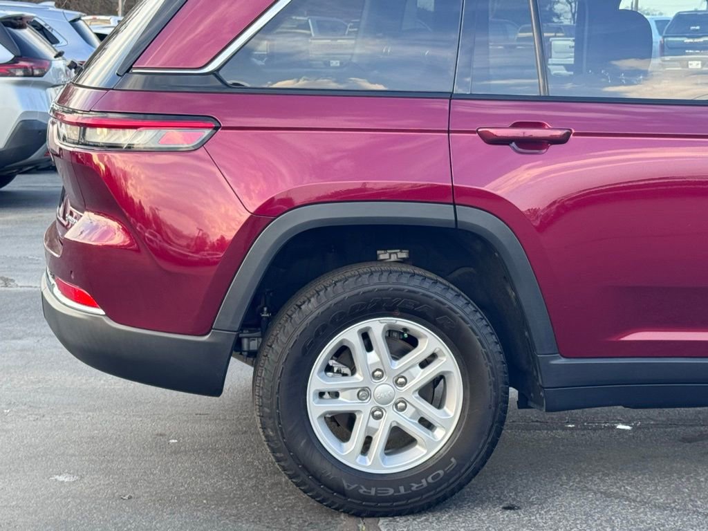 Used 2023 Jeep Grand Cherokee Laredo image 39