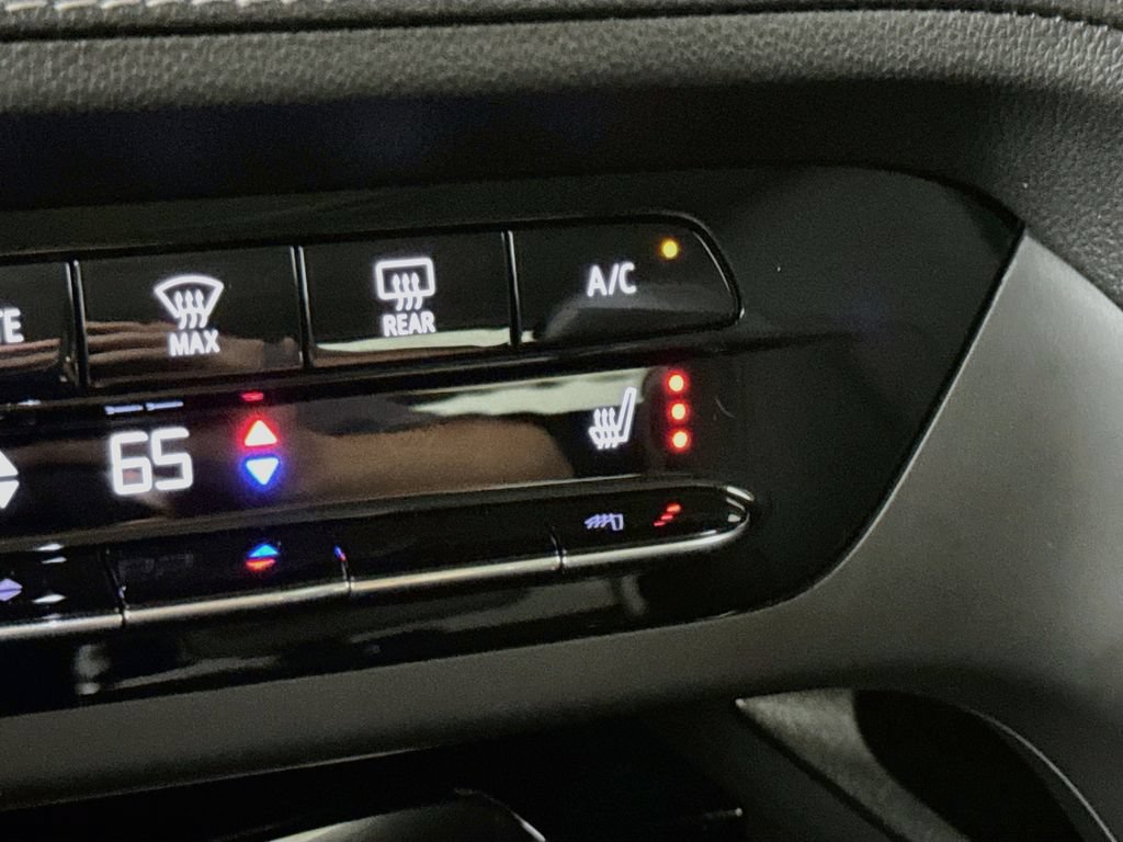Used 2022 Buick Envision Essence w/ Technology Package I AWD/4WD image 23