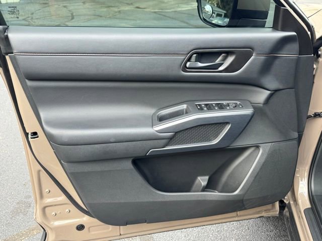 Used 2024 Nissan Pathfinder Rock Creek image 13