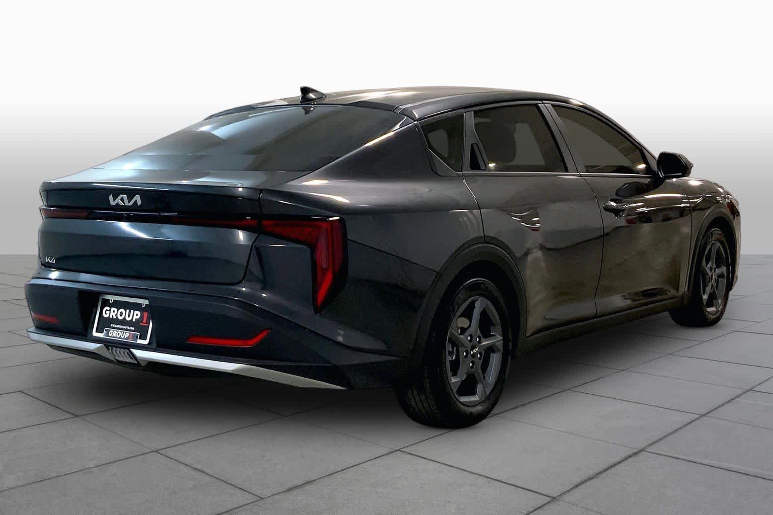 Used 2025 Kia K4 LXS image 12