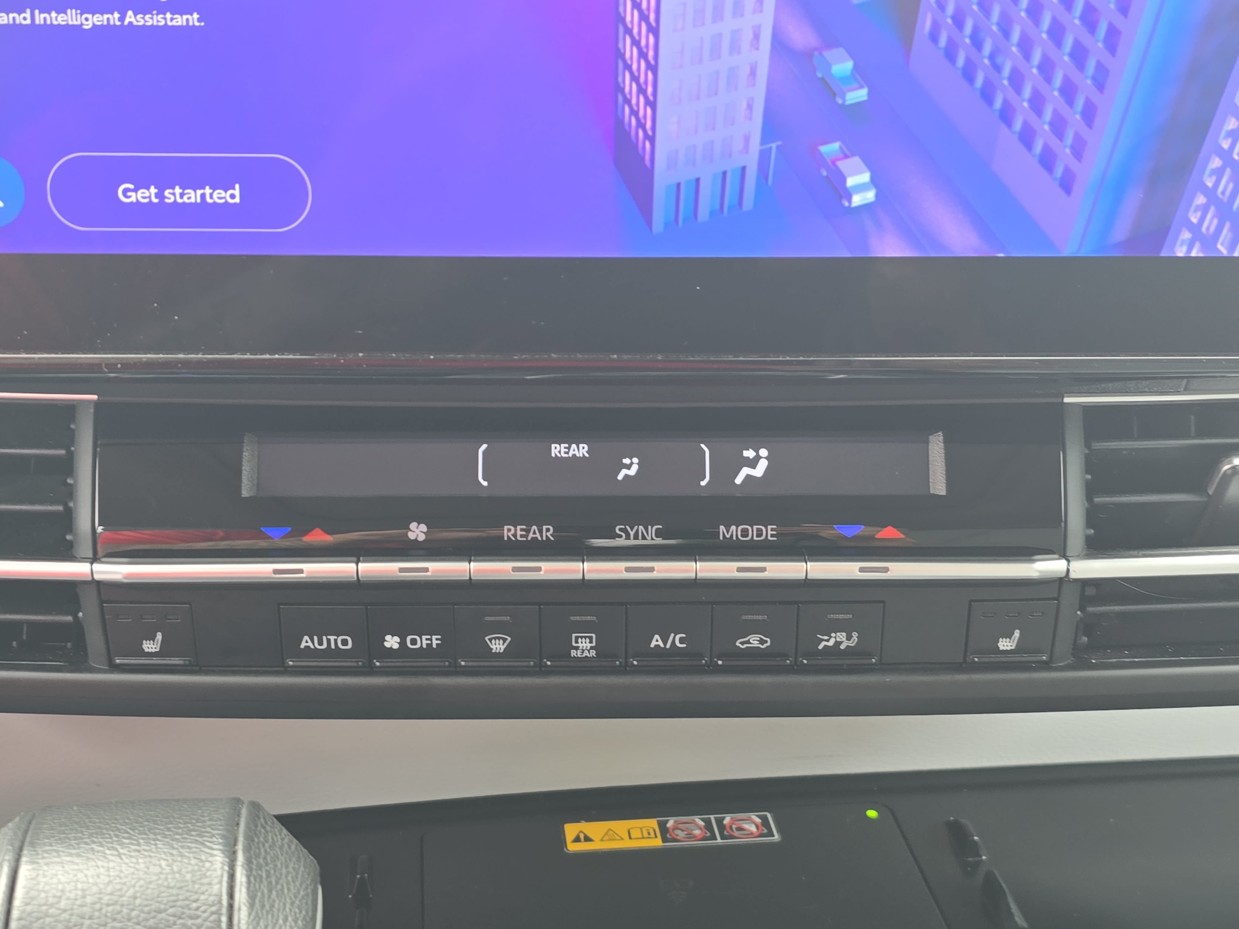 Used 2025 Toyota Sienna XLE FWD image 24
