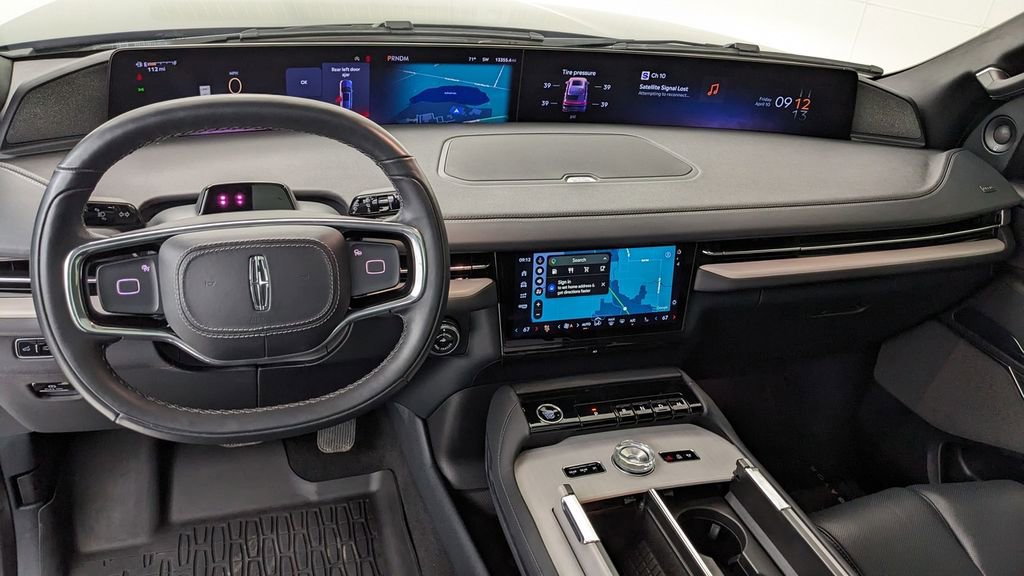 Used 2025 Lincoln Navigator Reserve w/ Jet Appearance Package image 4
