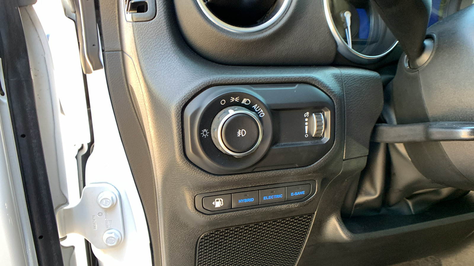 Used 2023 Jeep Wrangler Unlimited Rubicon 4xe w/ Cold Weather Group AWD/4WD image 14