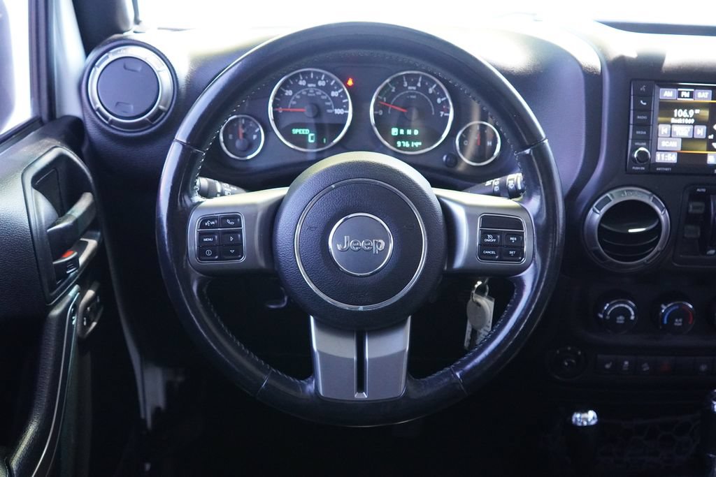 Used 2018 Jeep Wrangler Unlimited Sahara AWD/4WD image 14