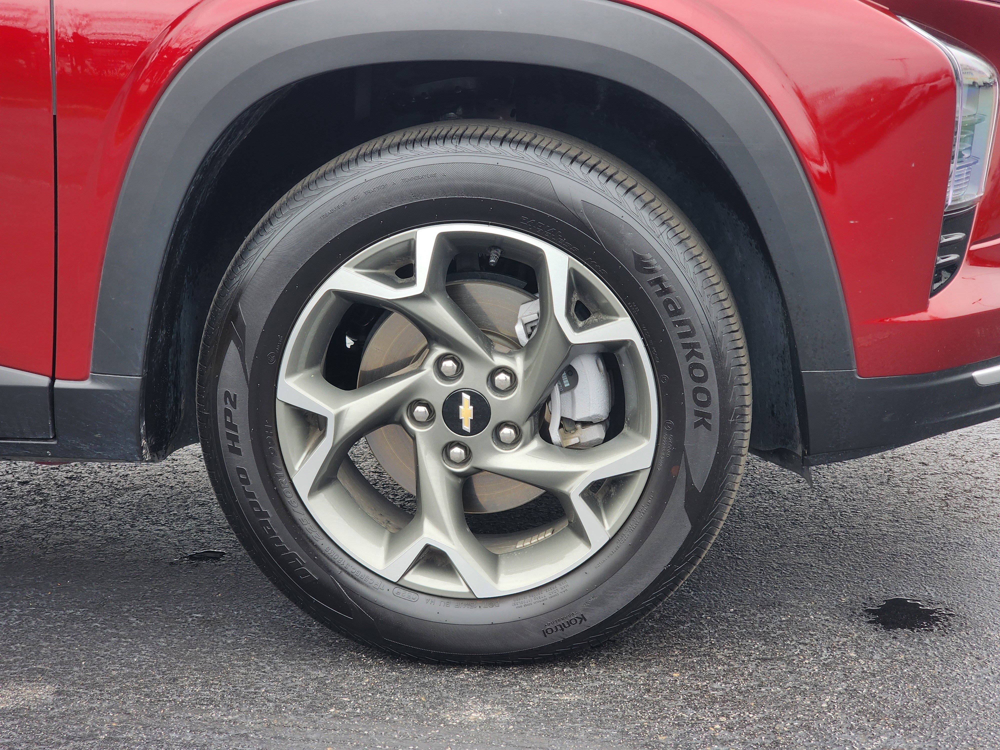 Used 2025 Chevrolet Trax LT w/ LT Convenience Package image 6