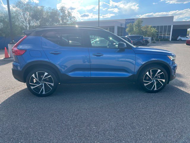 Used 2019 Volvo XC40 T5 R-Design AWD/4WD image 2
