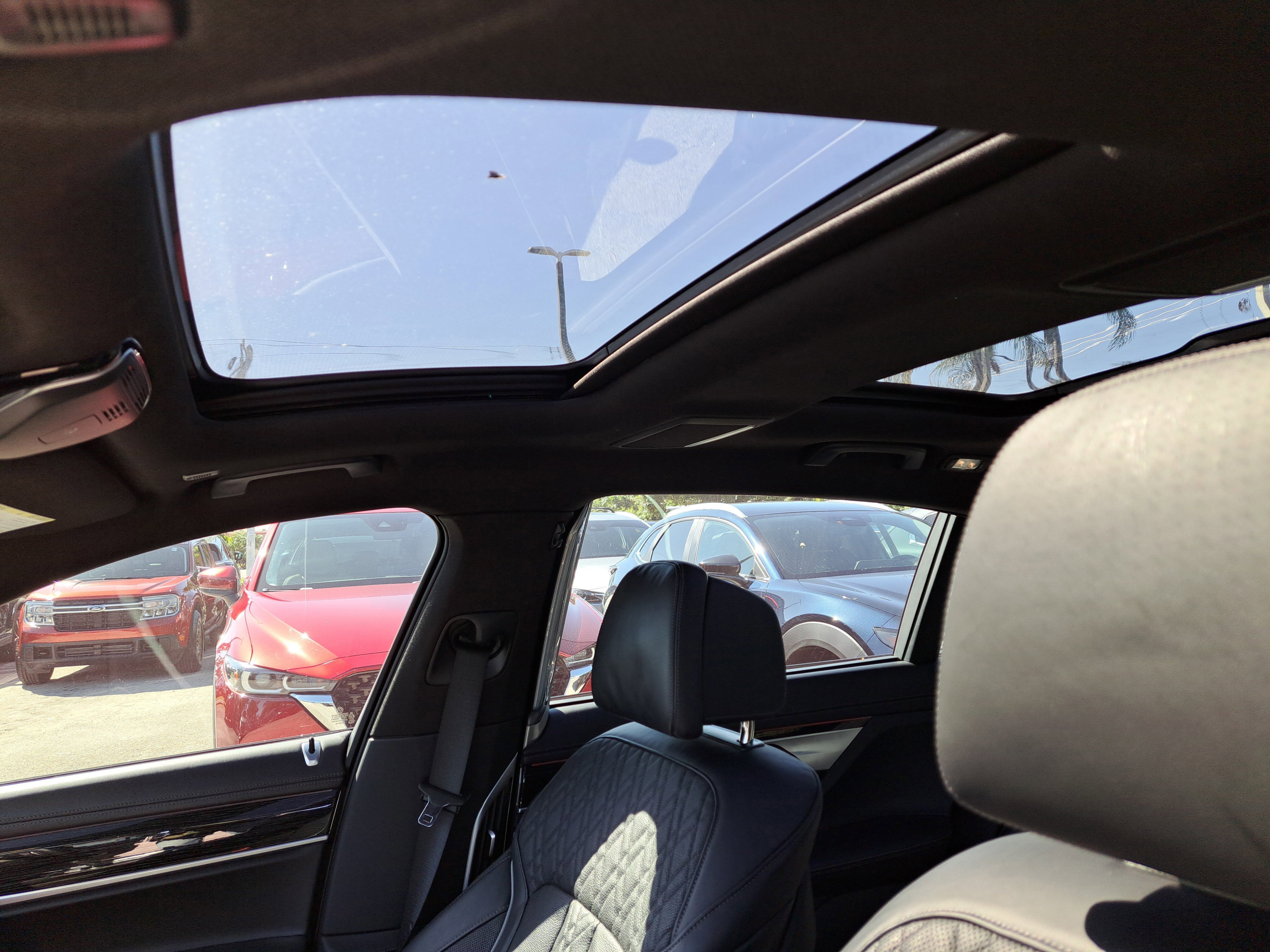 Used 2022 BMW 750i xDrive w/ Executive Package image 12