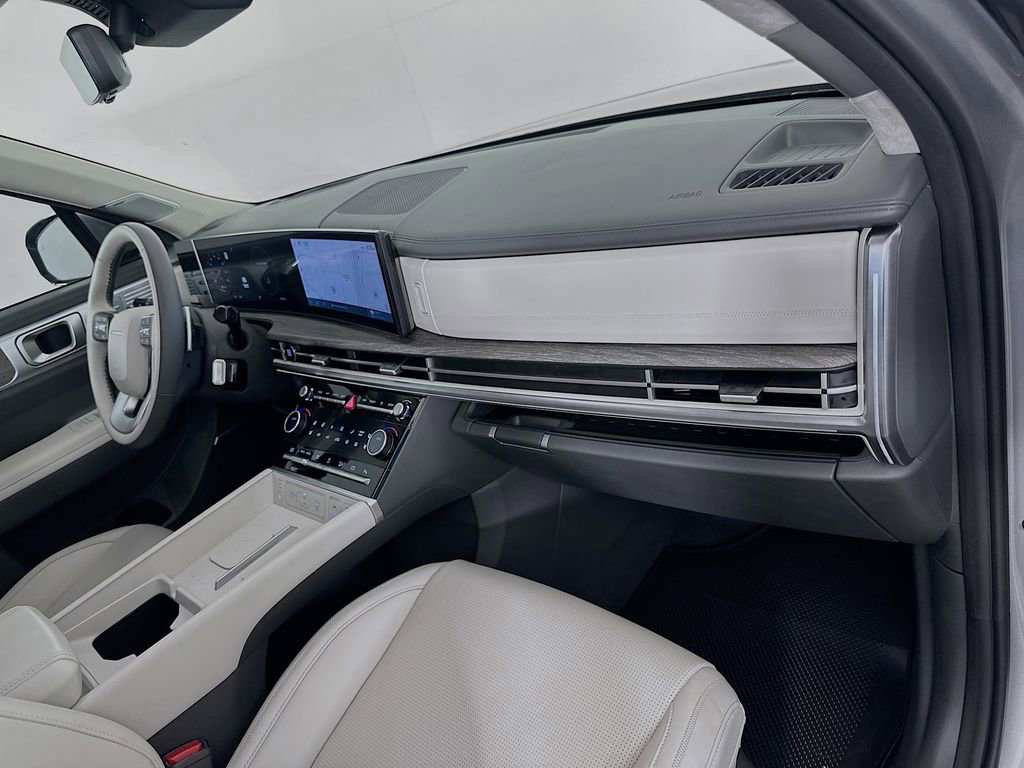Certified 2025 Hyundai Santa Fe Calligraphy image 31