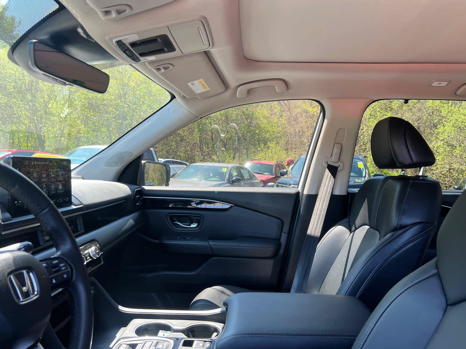 Used 2023 Honda Pilot Touring image 13
