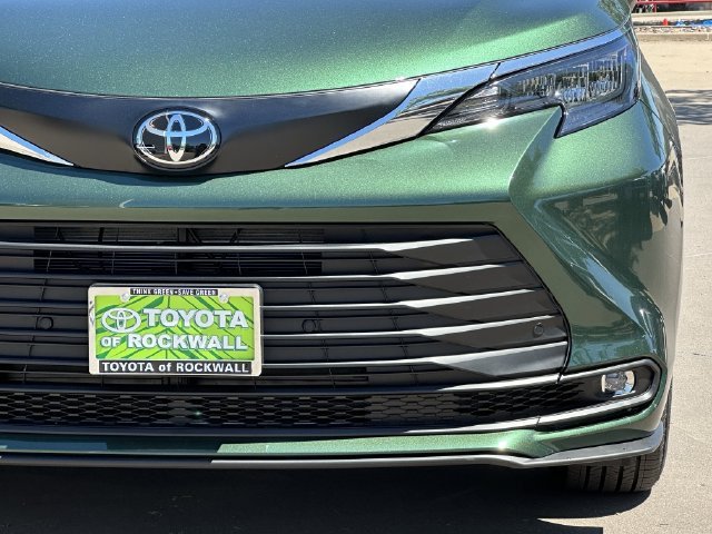 New 2026 Toyota Sienna XLE FWD image 8