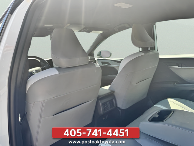 Used 2025 Toyota Camry SE FWD image 14