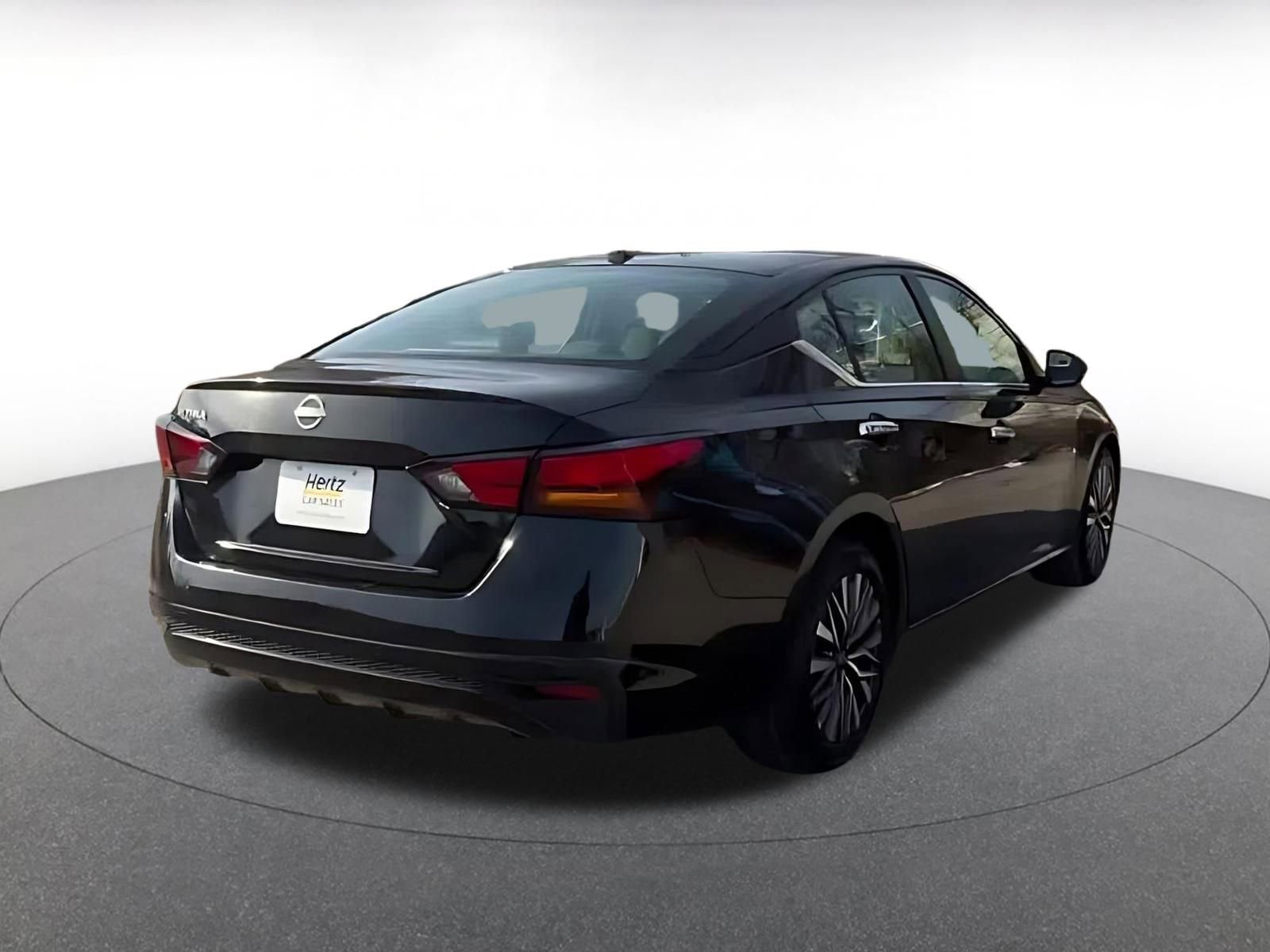 Used 2025 Nissan Altima 2.5 SV image 14