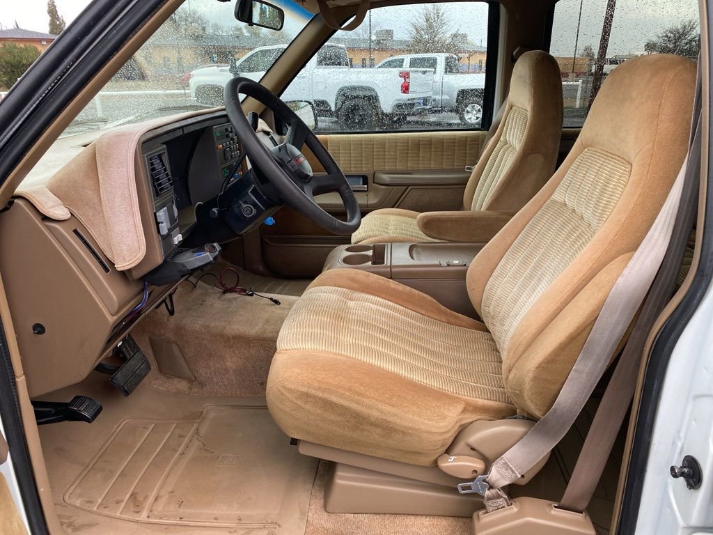 Used 1994 Chevrolet Suburban 2500 image 21