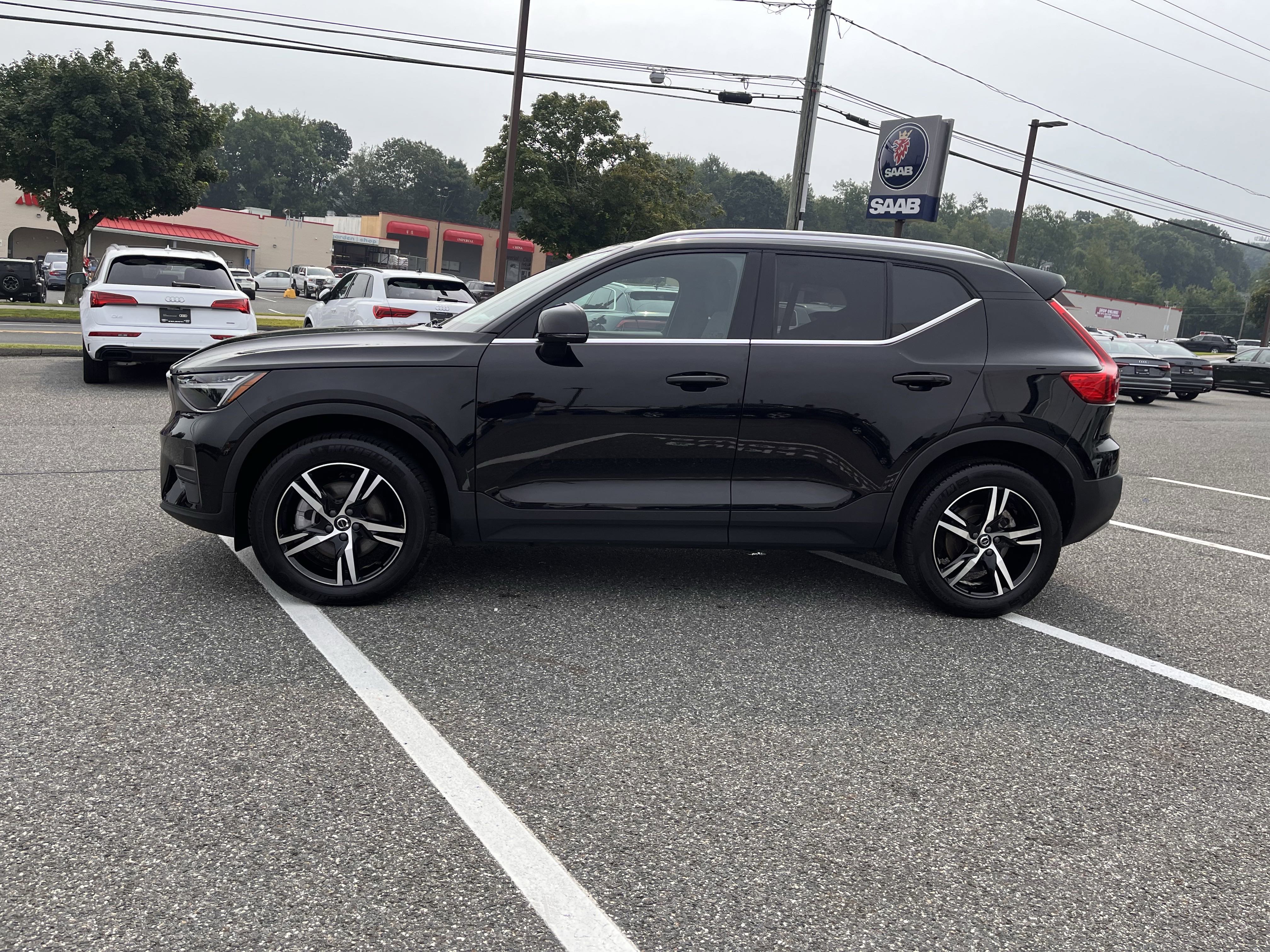 Certified 2025 Volvo XC40 B5 Core image 4