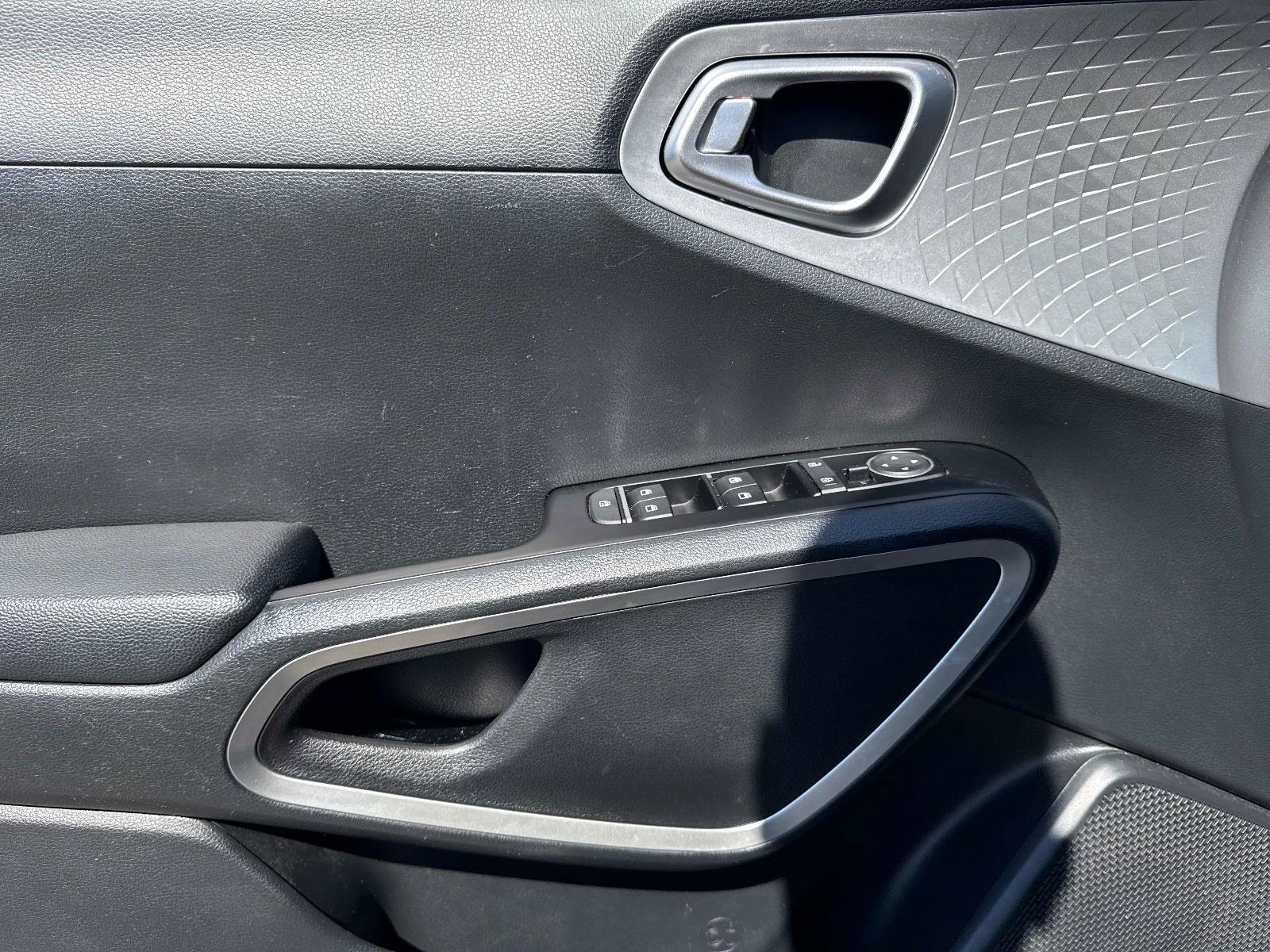 Used 2024 Kia Soul LX w/ Option Group 015 image 17