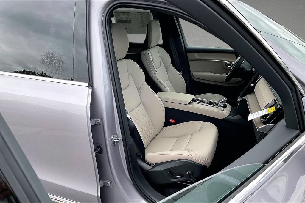 New 2026 Volvo XC90 T8 Plus w/ Protection Package Premier AWD/4WD image 12