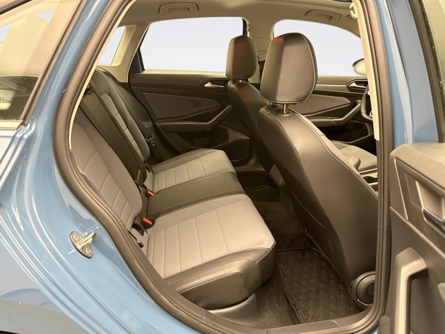 Used 2025 Volkswagen Jetta SE FWD image 19