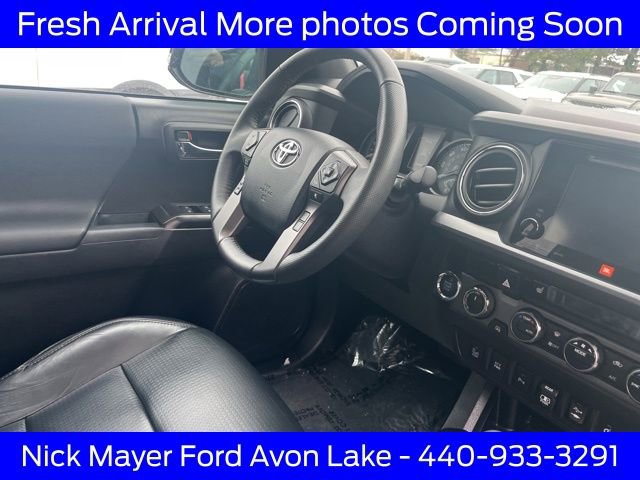 Used 2018 Toyota Tacoma TRD Sport image 9