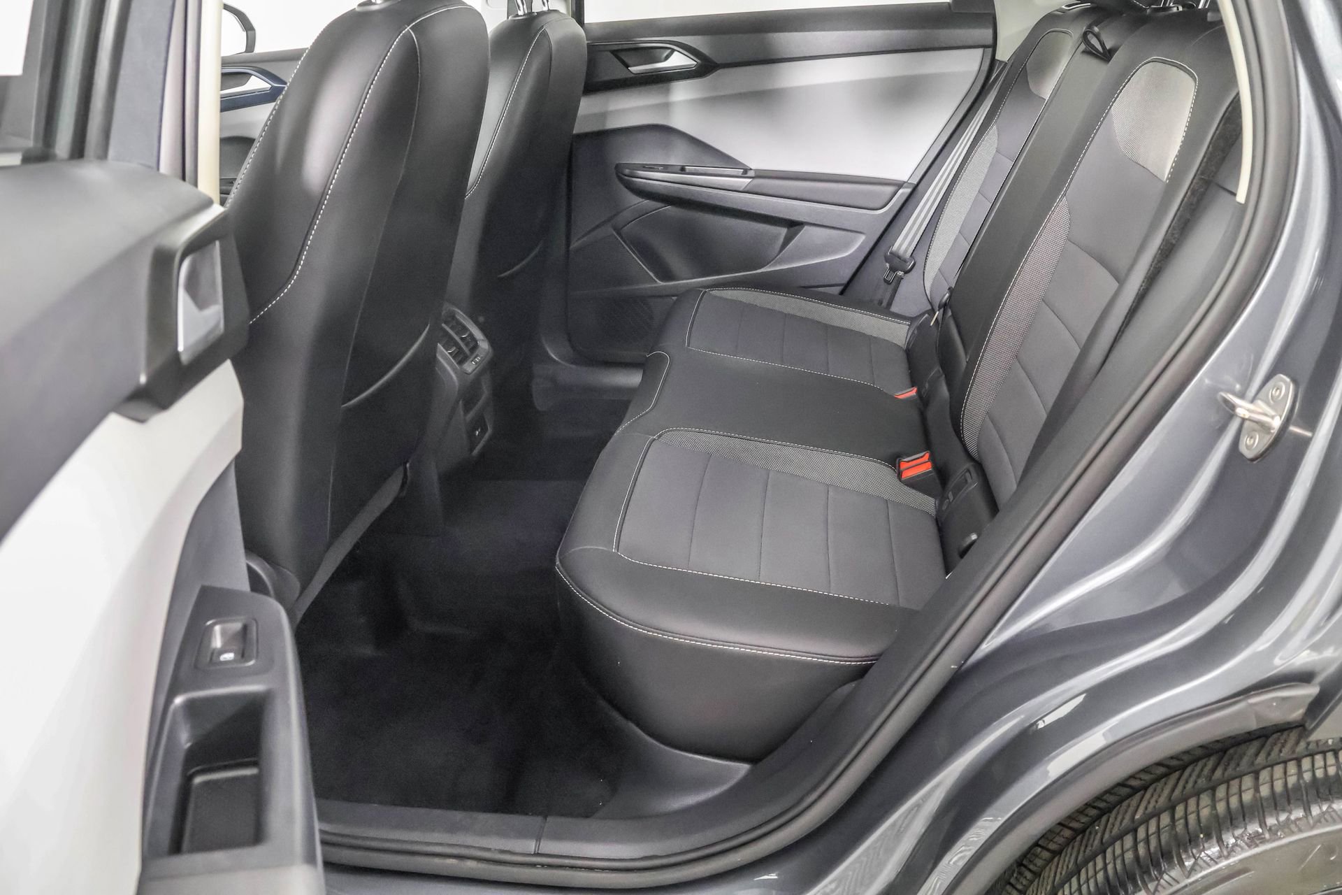 Used 2022 Volkswagen Taos SE w/ Panoramic Sunroof Package image 35