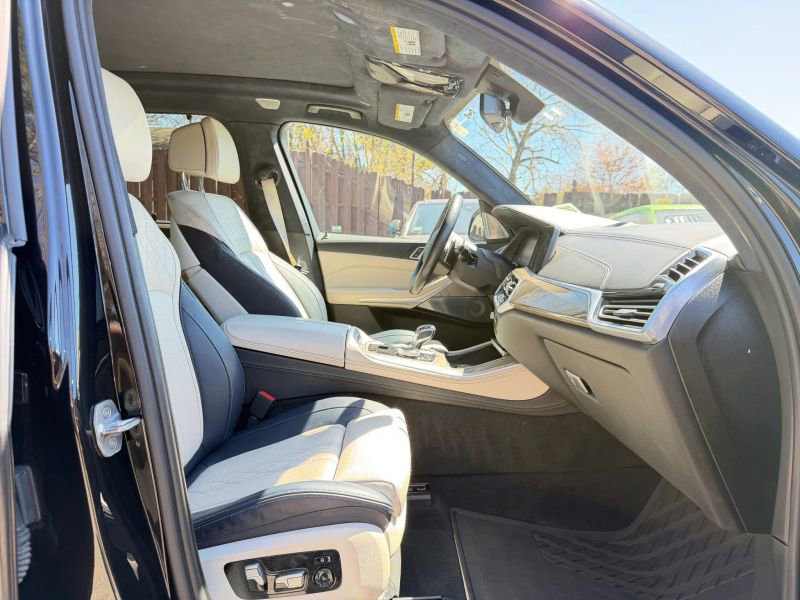 Used 2020 BMW X5 M50i w/ Executive Package image 30