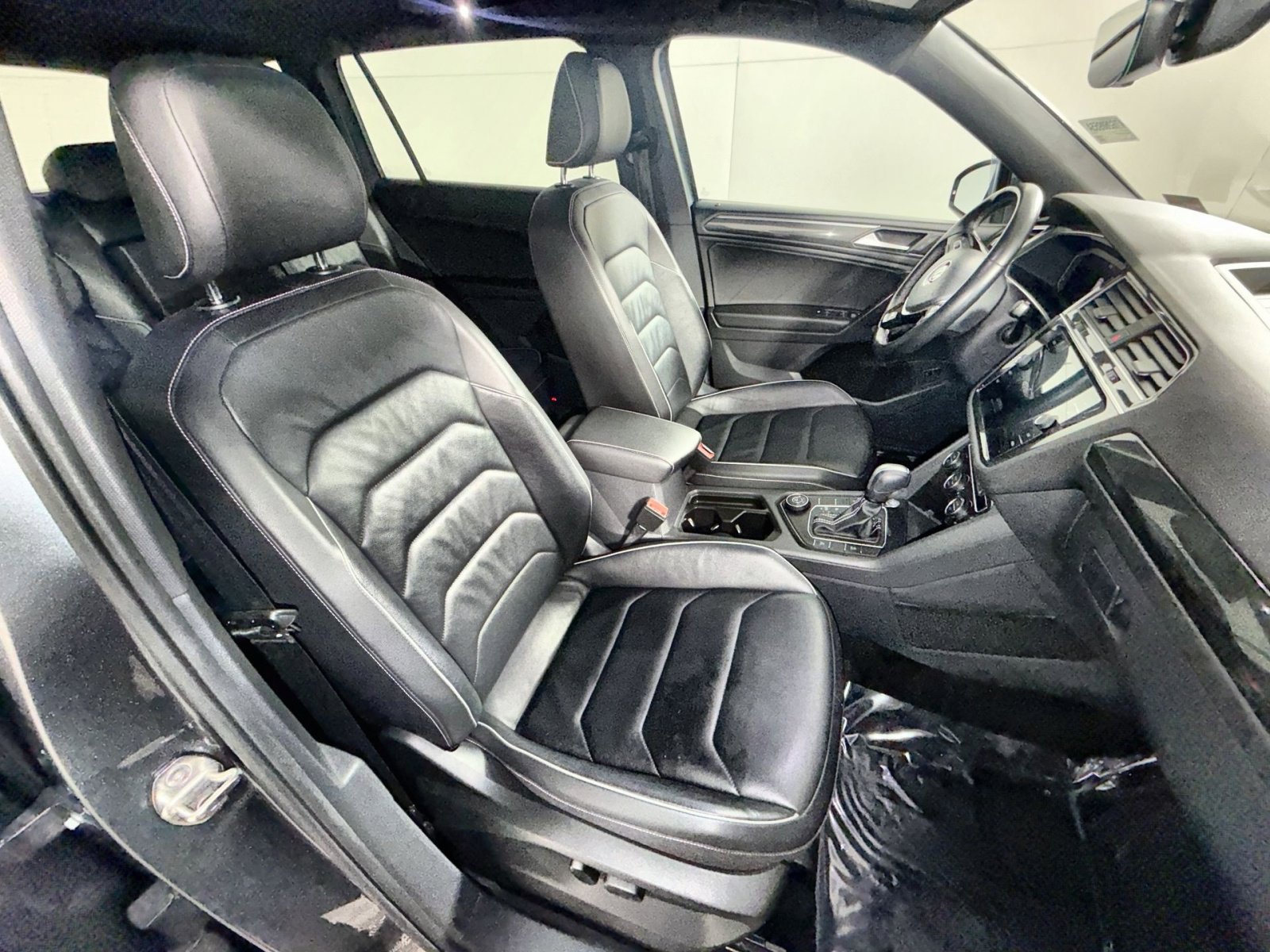 Used 2021 Volkswagen Tiguan SEL Premium R-Line image 26