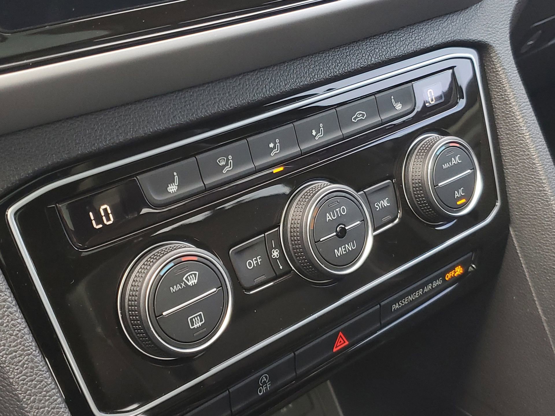 Used 2022 Volkswagen Atlas Cross Sport SE w/ Panoramic Sunroof Package image 30