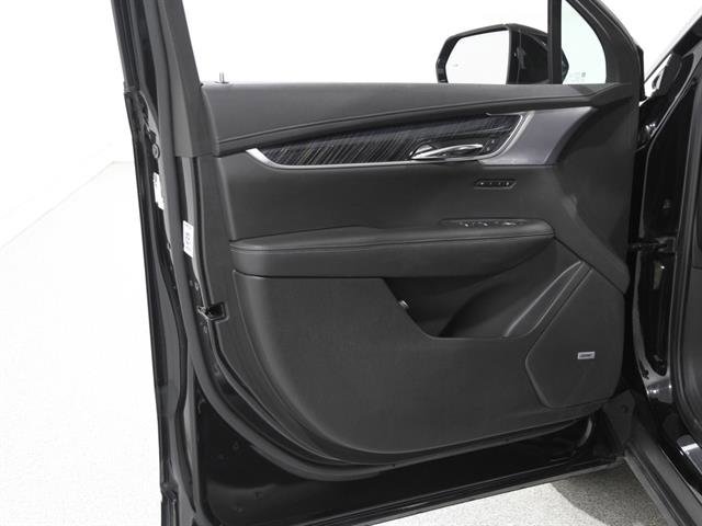 Certified 2023 Cadillac XT6 Premium Luxury image 4