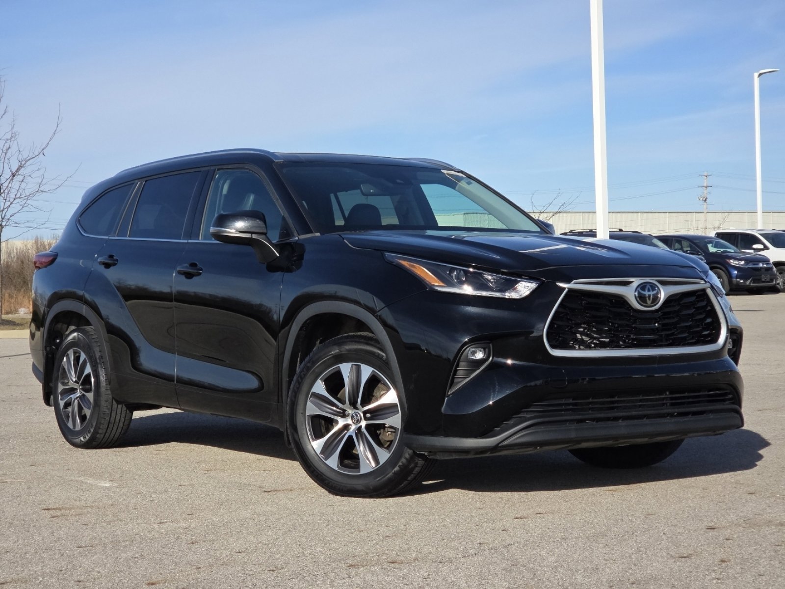 Used 2021 Toyota Highlander XLE image 2