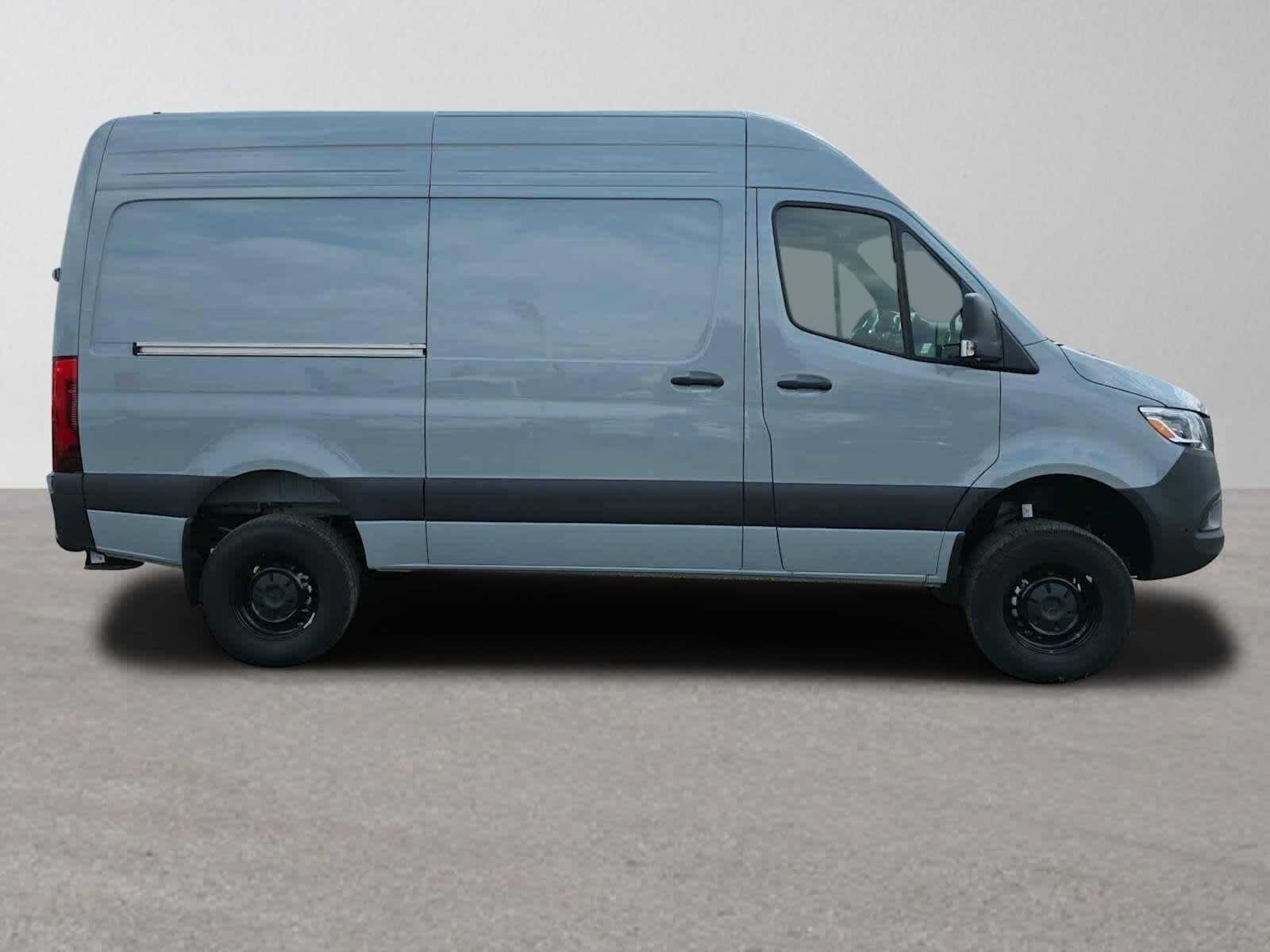 Used 2025 Mercedes-Benz Sprinter 2500 image 2