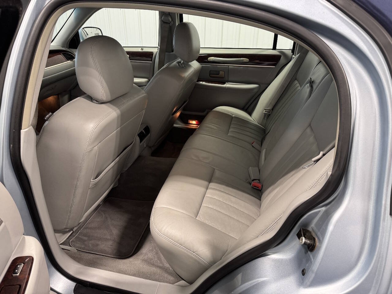 Used 2006 Lincoln Town Car Signature RWD image 14