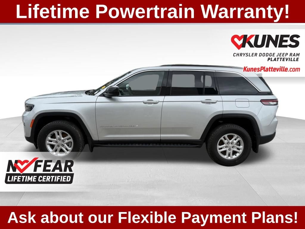 Used 2024 Jeep Grand Cherokee Laredo w/ Trailer Tow Package AWD/4WD image 7